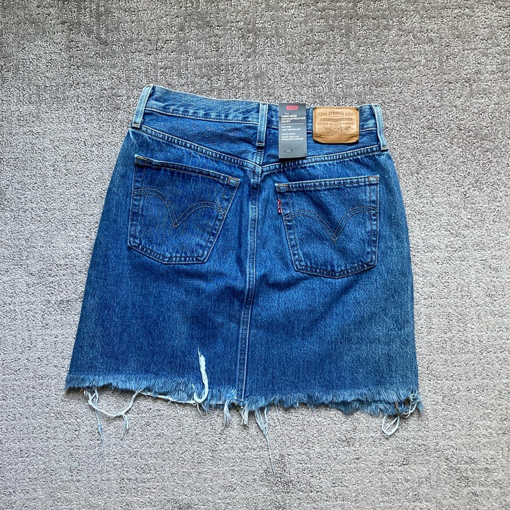 NWT! Levi's High Rise Iconic Deconstructed Skirt Mid Wash Distressed - Picture 10 of 12